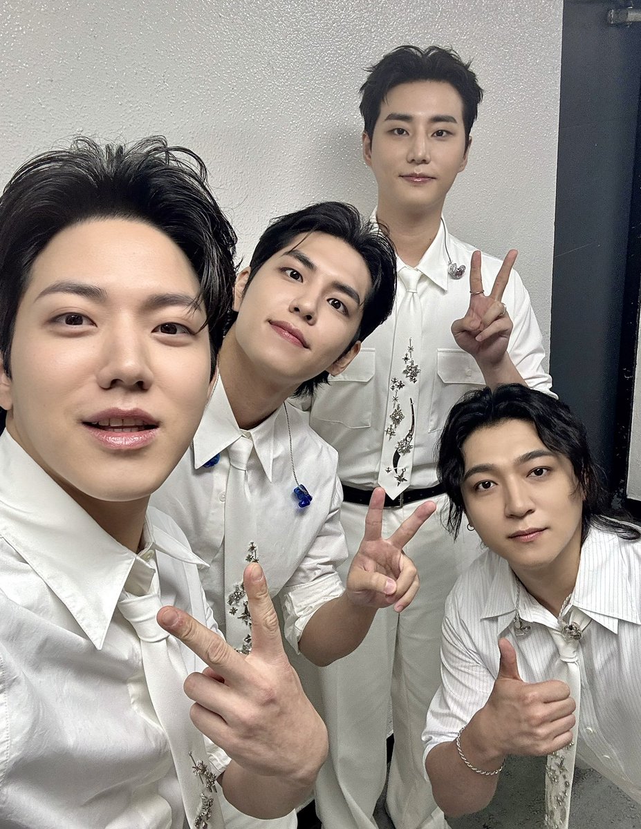 day6official's tweet image. [ #DAY6_BEHIND ]

이런 날이 또 올 수 있을까 싶을 만큼 💙
언빌리버블 했던 𝙿𝙸𝙴𝚁 𝟷𝟶 축제 (ᵒ̴̶̷̤◦ᵒ̴̶̷̤) ✧･ﾟ

#DAY6 #데이식스
#MyDay #마이데이
#DAY6_4TH_FANMEETING
#PIER10_All_My_Days