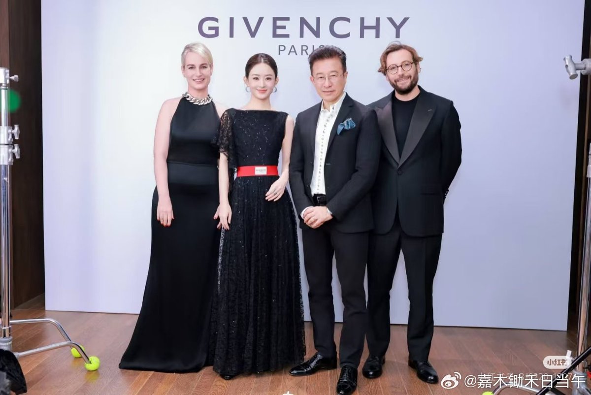 b_wanderer_soul's tweet image. Zhao Liying with Givenchy officials.
#Zhaoliying #赵丽颖 #cdrama