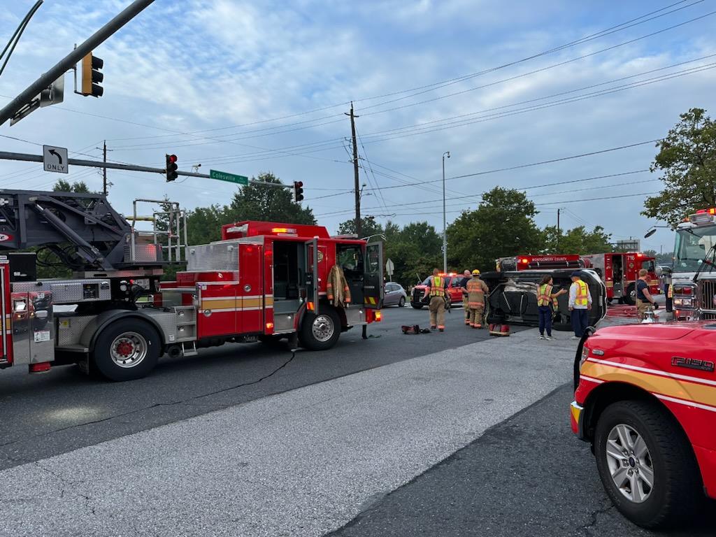DavidPazos15's tweet image. .@mcfrs dispatched at 658am for a collision with 1 trapped- Colesville Rd/University Blvd E(Silver Spring). Crews from FS16 arrived to find 2 car collision, extricated 1 adult F while other adult driver declined EMS care. 1 adult transported w/non-life threatening injuries.