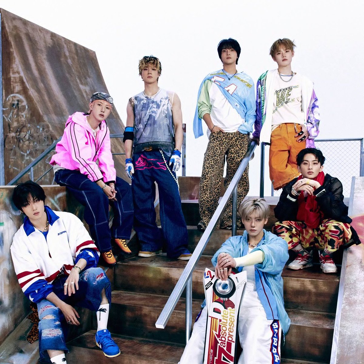 7DREAMCHART's tweet image. "Go Back To The Future" by #NCTDREAM has now sold 1 MILLION copies on Hanteo Chart, becoming their 9th consecutive million-seller, the most for any SM artist in history.