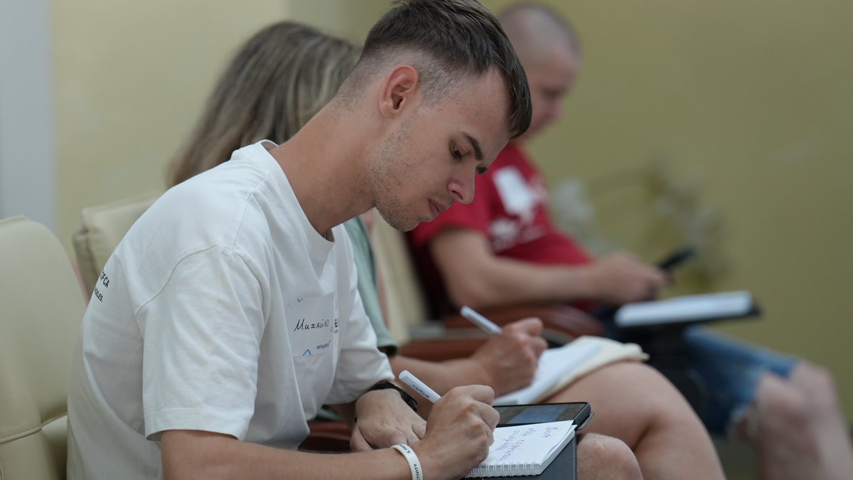 IOMUkraine's tweet image. In Bila Tserkva, Kyiv region, IOM held an employment seminar for IDPs.
“A new place often means a new profession — the war forces everyone to adapt,” says coach Anna Tambovska.
500 participants will attend retraining courses to find new opportunities & support their families.