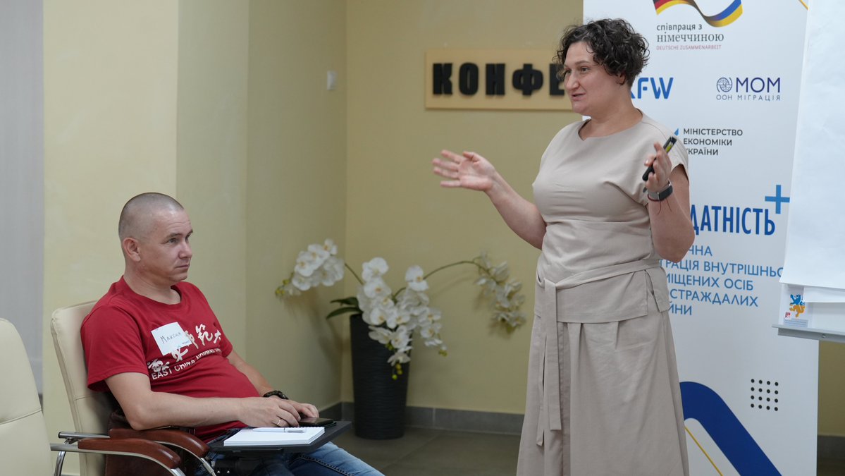 IOMUkraine's tweet image. In Bila Tserkva, Kyiv region, IOM held an employment seminar for IDPs.
“A new place often means a new profession — the war forces everyone to adapt,” says coach Anna Tambovska.
500 participants will attend retraining courses to find new opportunities & support their families.