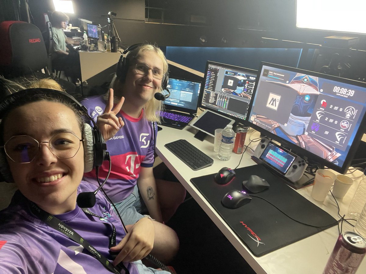 Laou (@_laou_) on Twitter photo On fais des bêtises sur le setup d’ <a href="/Overmaster2/">Over 🚀</a> 😈
Viendez nous voir sur son Twitch !!
On cast la rencontre <a href="/Enisorail/">Enisorail</a> VS <a href="/_MillionFlowerz/">Million Flowerz</a> avec <a href="/littlebigspyVLR/">littlebigspy</a> 💜 On fais des bêtises sur le setup d’ <a href="/Overmaster2/">Over 🚀</a> 😈
Viendez nous voir sur son Twitch !!
On cast la rencontre <a href="/Enisorail/">Enisorail</a> VS <a href="/_MillionFlowerz/">Million Flowerz</a> avec <a href="/littlebigspyVLR/">littlebigspy</a> 💜