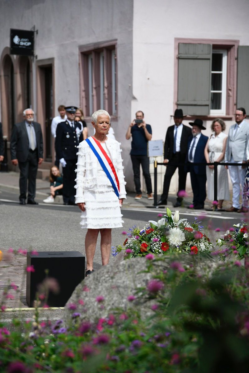 KlinkertBrigitt's tweet image. Ce 20 juillet à Colmar, hommage aux victimes des crimes racistes et antisémites de l’État français, et aux Justes de France.
Émotion lors du Kaddish prononcé par M. René Banner, 101 ans.
Ne jamais oublier.
#DevoirDeMémoire #JustesDeFrance