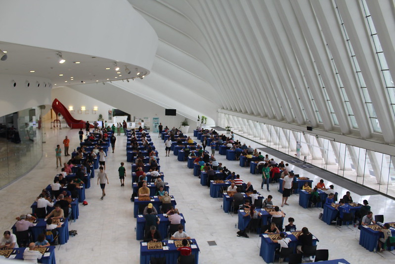 ¡Feliz #DíaInternacionaldelAjedrez! A partir de mañana estaré recogiendo planillas y atendiendo reclamaciones en esta sala tan chula con el mejor equipo del mundooooooo. 💚
¿Te lo vas a perder?
