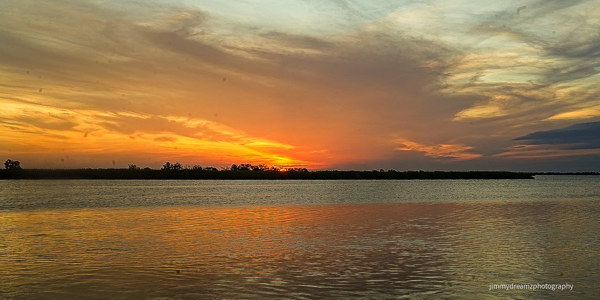 Jimmydreamsmb's tweet image. Sunday sunrise over the South Santee River at Santee Coastal Preserve.
@EdPiotrowski @adrummergirl @AndrewWMBF @Kristachangwx @DailyBuffettX @LCWxDave @scwxpix @liamswx @Discover_SC @EmmaScott @SCDNR @JimCantore @debanjana05 @surfgirldeb @ItsTimmyTimeNow
Have a wonderful day 😊