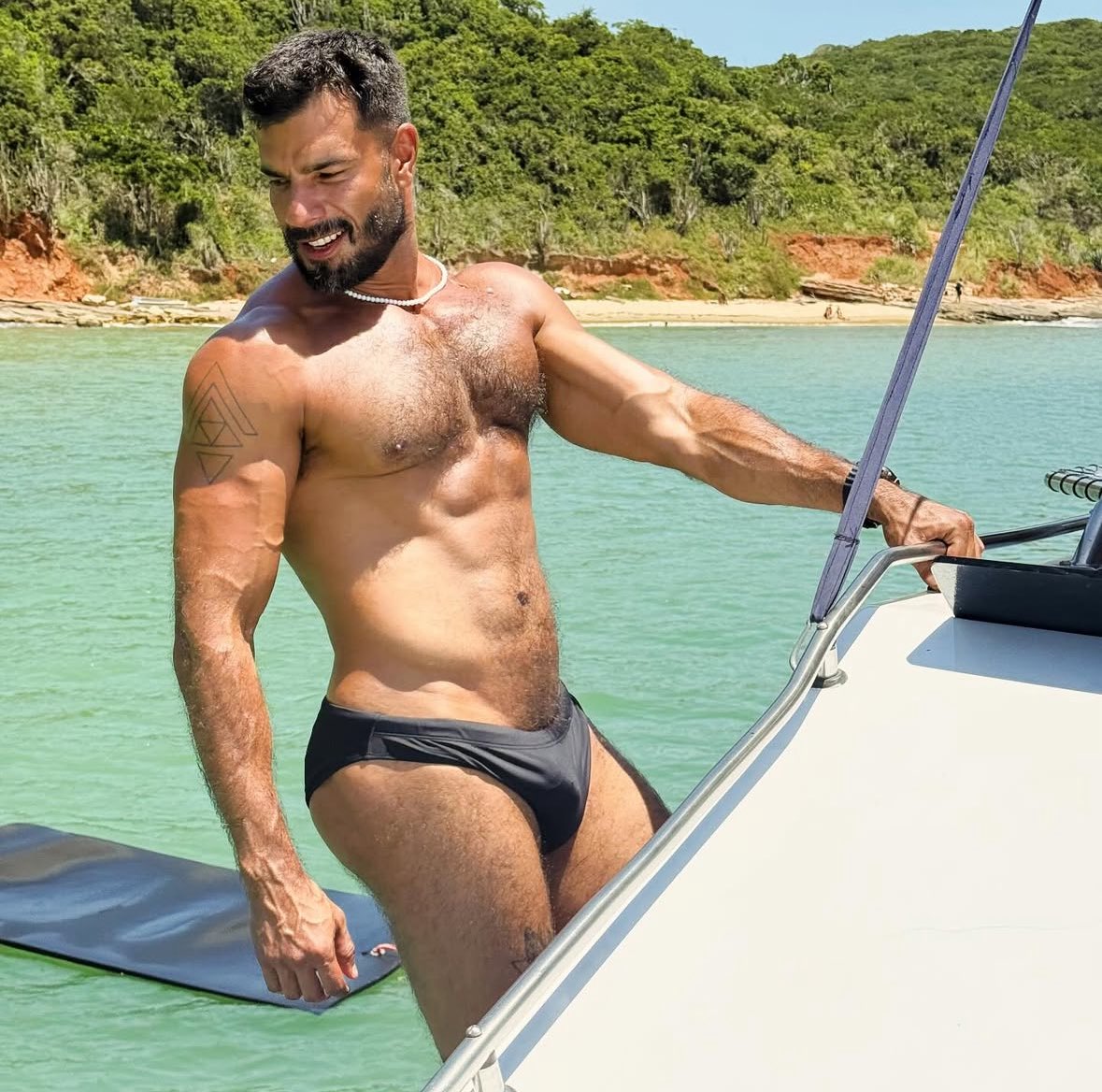 VisualCruising's tweet image. Si te calienta, no es casual — está hecho pa’ tu ritual 🔥💦