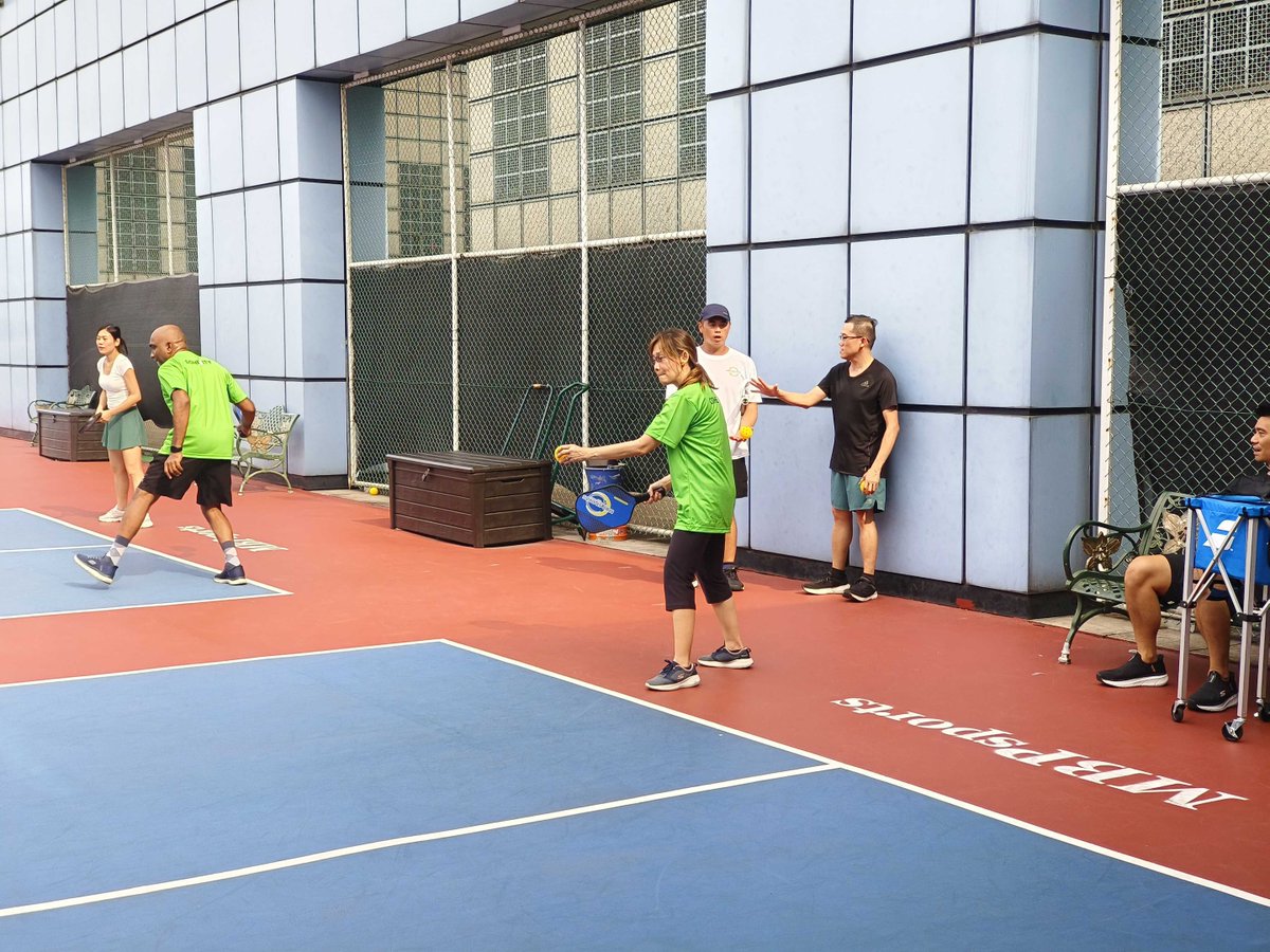 Cohesity's tweet image. Pickleball in 90° heat?
Just another day for our Singapore team 🏓 ☀️
Work hard, rally harder 💪
Explore careers with us: cohesity.co/40mwcmk
#WeAreCohesity #LifeAtCohesity