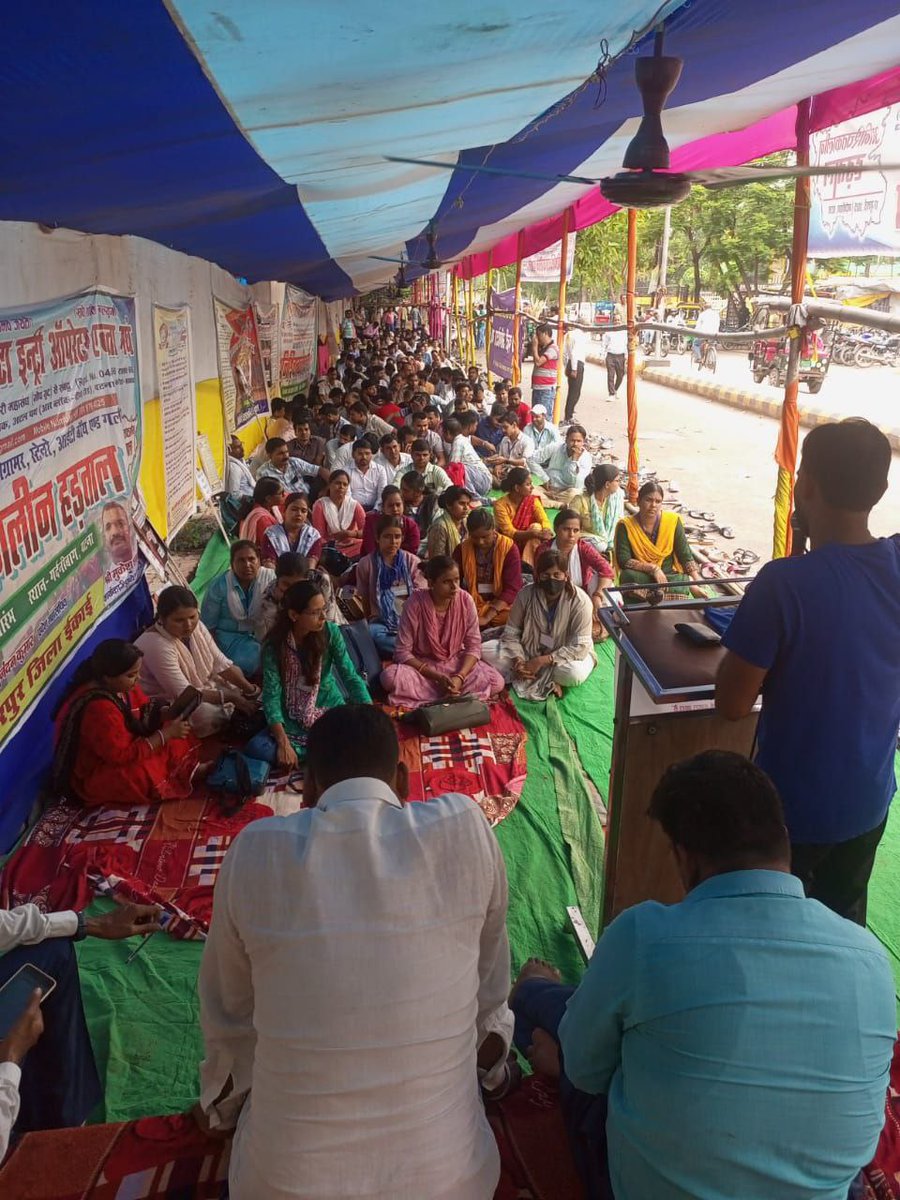 deounion's tweet image. आज हड़ताल के #चार_दिन बावजूद भी सरकार द्वारा कोई ठोस कदम नहीं उठाया गया। इस प्रकार की निष्क्रिय, नाकामयाब, नजर अंदाज करने वाली सरकार इन #Beltron कर्मियों की धैर्य की परीक्षा ना ले। सचिवालय से लेकर पंचायत कार्यालय तक के सिस्टम को शटडाउन कर दिया गया है। @NitishKumar @Jduonline