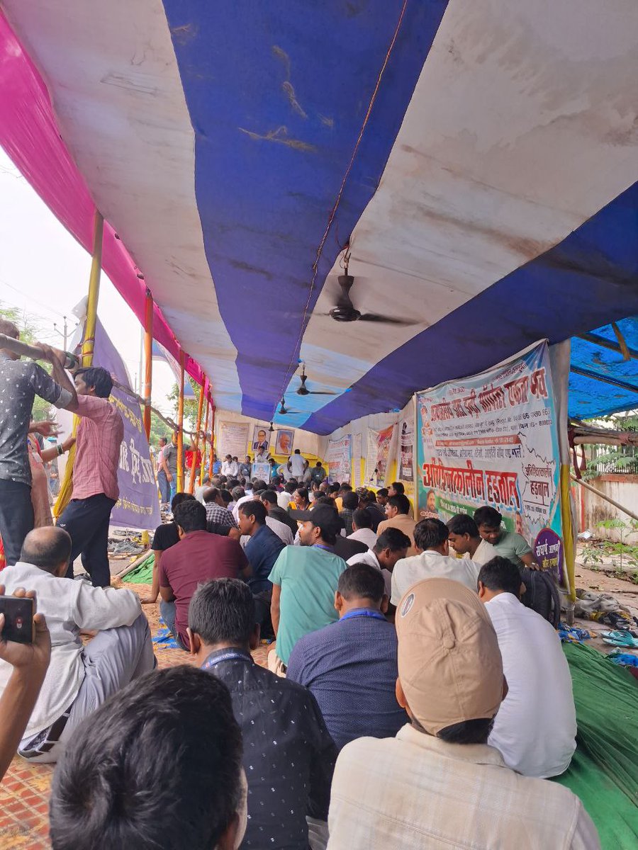 deounion's tweet image. आज हड़ताल के #चार_दिन बावजूद भी सरकार द्वारा कोई ठोस कदम नहीं उठाया गया। इस प्रकार की निष्क्रिय, नाकामयाब, नजर अंदाज करने वाली सरकार इन #Beltron कर्मियों की धैर्य की परीक्षा ना ले। सचिवालय से लेकर पंचायत कार्यालय तक के सिस्टम को शटडाउन कर दिया गया है। @NitishKumar @Jduonline