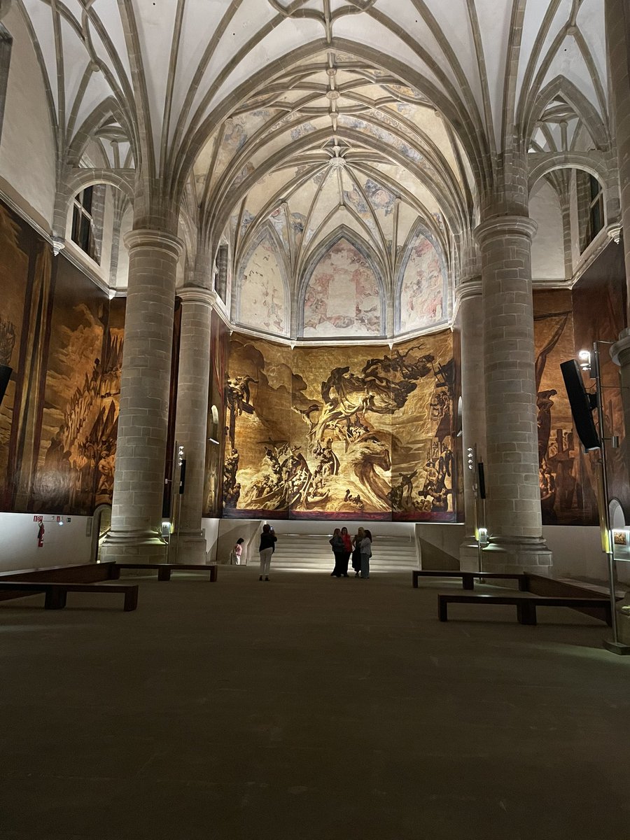 KristinaZA's tweet image. Atzo #SanTelmoGaua. Espektakularrak Serten margoak eta ikusgarrie ere Jaime de Los Rios-ek museorako egindako “GEOMETRÍA SECRETA PARA UN JARDÍN ILUSTRADO” obra. Landareak eta proiekzioa