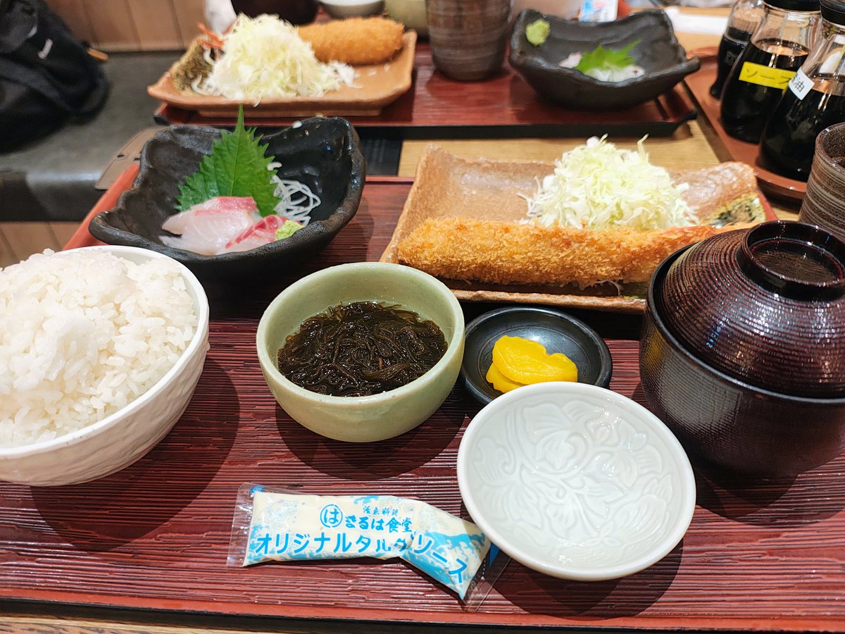 files_6357's tweet image. お昼は駅ナカでご馳走をいただきました🌞
値段しましたがよかったです🌞