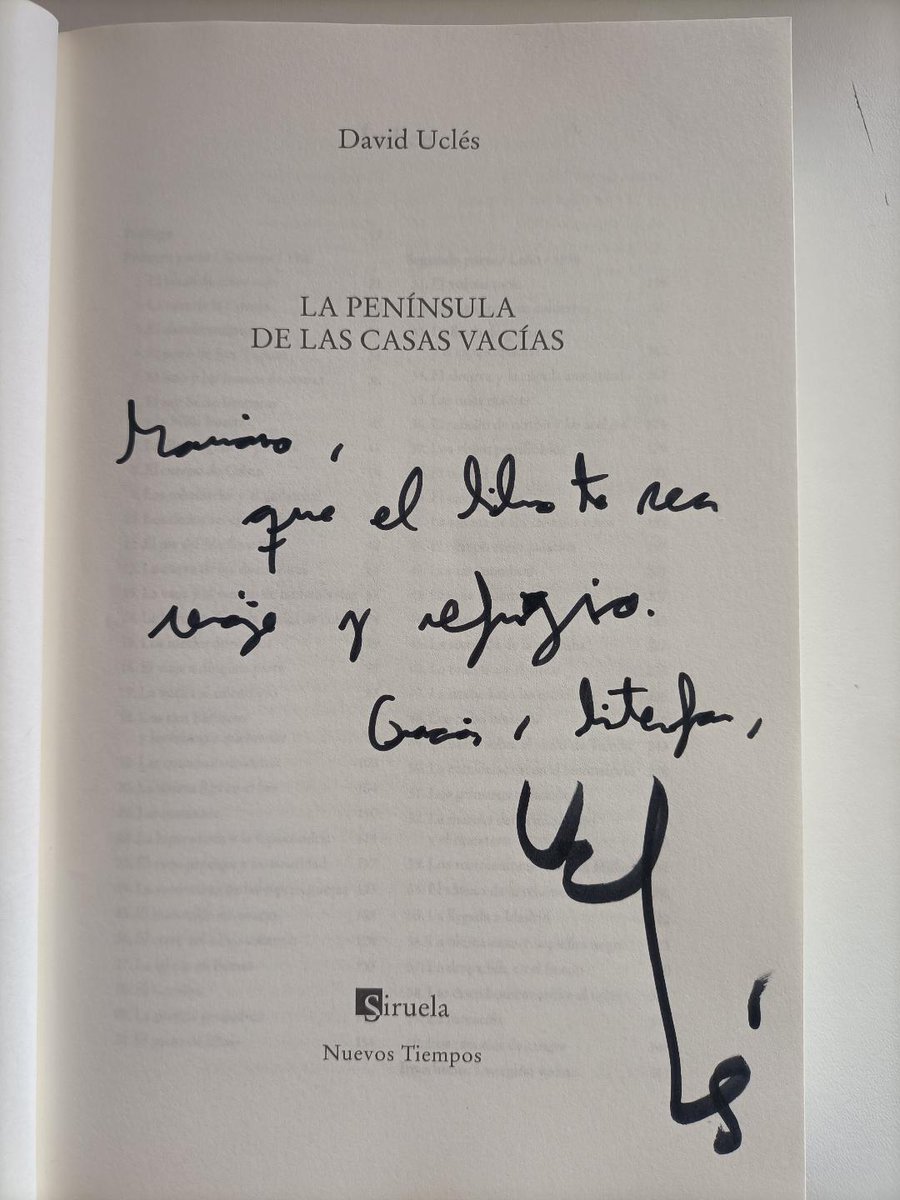 literfan's tweet image. No soy un apasionado de las firmas, pero confieso que mi mejor momento fanboy del pasado @festivalcelsius lo tuve con @daviducles_, autor de charla reposada, sencilla y cautivadora, y escritura absolutamente mágica