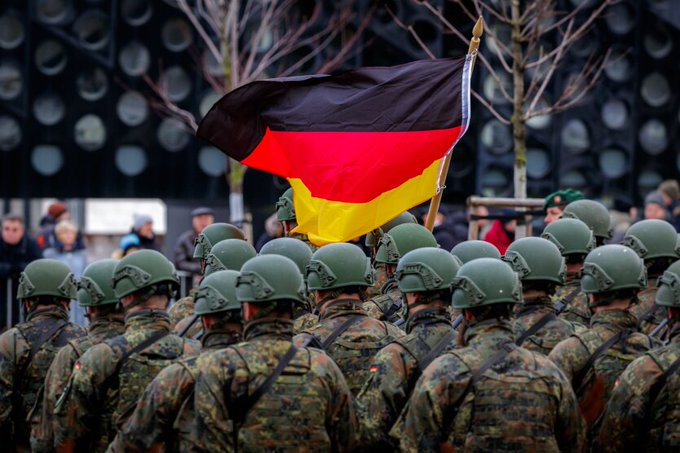 World_At_War_6's tweet image. 🇩🇪MERZ ADMITS: "EUROPE WAS A NATO ‘FREE-RIDER"
German Chancellor Friedrich Merz has acknowledged U.S. criticism that Europe underinvested in its own defence.
Merz:
"We know we have to do more on our own and we have been free-riders in the past"
"They're asking us to do more…