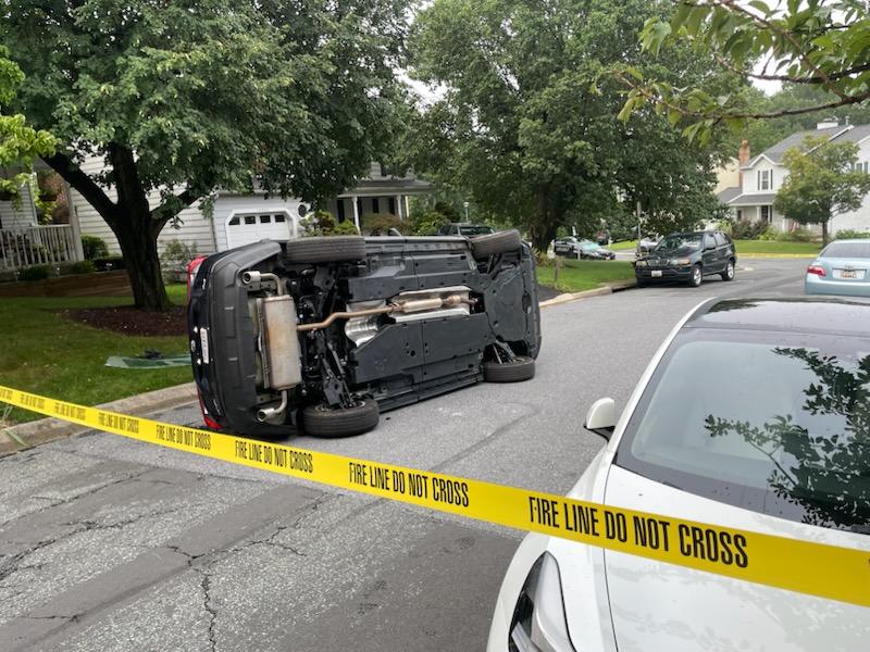 DavidPazos15's tweet image. .@mcfrs dispatched at 720am for vehicle rollover w/entrapment. Crews located a Rav4 hit a parked car and rolled over with 1 trapped. 1 adult driver extricated and declined EMS care. Crews leaving shortly. @mcfrsPIO
