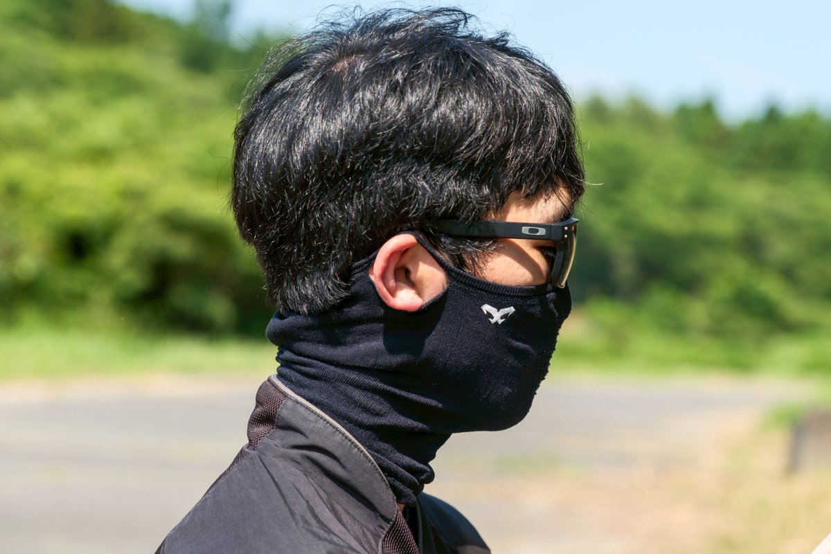 weekdaybike's tweet photo. 夏のツーリングの悩み　ライダー暑さ&amp;日焼け対策グッズを発見！

「NAROO MASK」さんの商品
・ARM SLEEVES（アームカバー）
・N1（冷感マスク）
・F3F（フルフェイスマスク）

使用感を紹介します！

▼平日バイクをチェック！
https://t.co/YNxgP6mwNO

#ライダー #ツーリング #冷感 https://t.co/6U0nZ5puUR