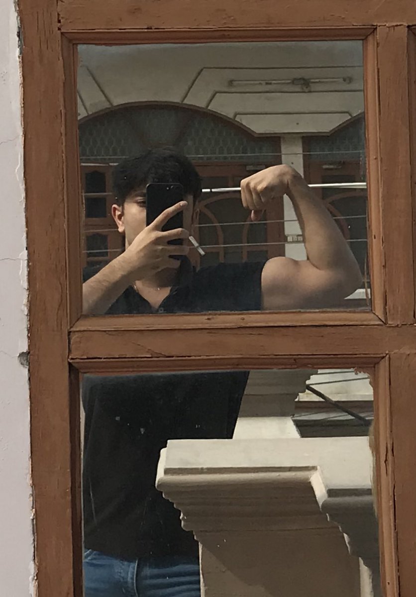 surajtyagiii's tweet image. luv dis mirror 😊
