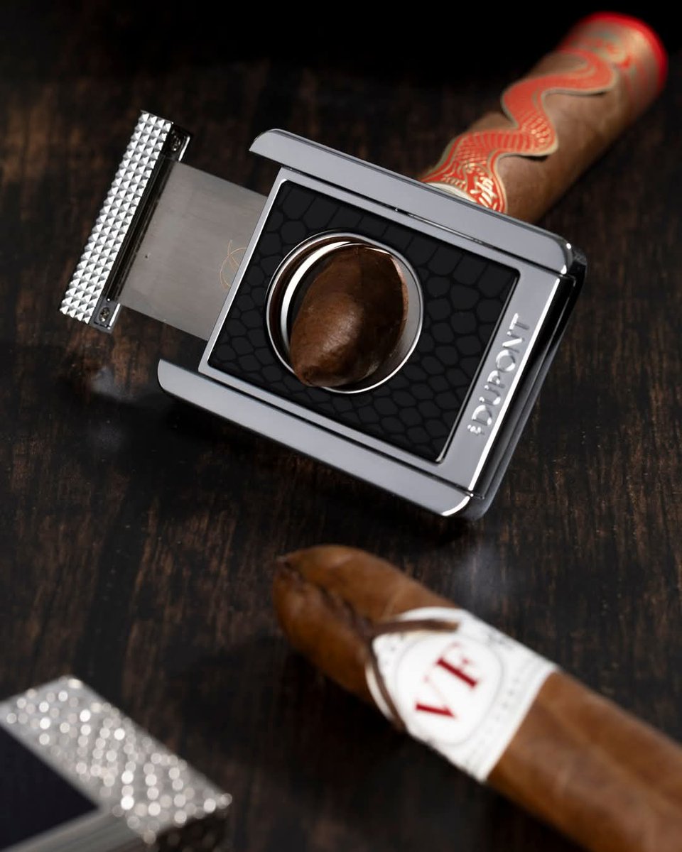 aficionadohub's tweet image. Shed the old, spark the new.
S.T. Dupont’s Year of the Snake is slick, shiny, and seriously sharp.

 #STDupont #YearOfTheSnake