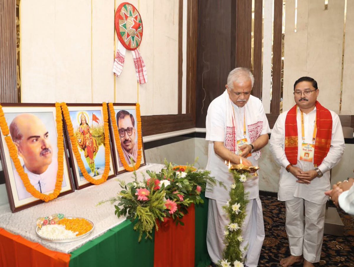 DilipSaikia4Bjp's tweet photo. A two-day @BJP4Assam organisational meeting was held in the esteemed presence of Hon'ble CM Dr. @himantabiswa & BJP National General Secretary (Org) Shri @blsanthosh ji.

Key discussions included the state’s political scenario, organisational strategies & roadmap for the 2026 Assembly polls.