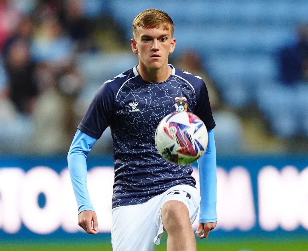 📊 || Harvey Broad played 73 minutes for Dagenham &amp; Redbridge yesterday as they beat Walton &amp; Hersham 1-0. 

Believe this was his second appearance for the club since joining on loan. 

#PUSB || #PUSBYouth🐘 || #DagRed