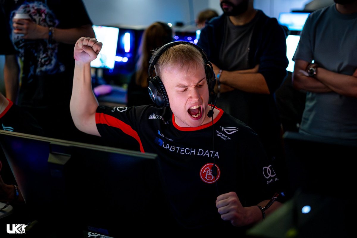 ukcsgo's tweet image. For the first time in @EPICLAN history, there is no UK team in the grand finals π’
π¬π§ @smooyacs flies the UK flag on πͺπΈ Iberian Soul as they look for revenge against π©π° AaB