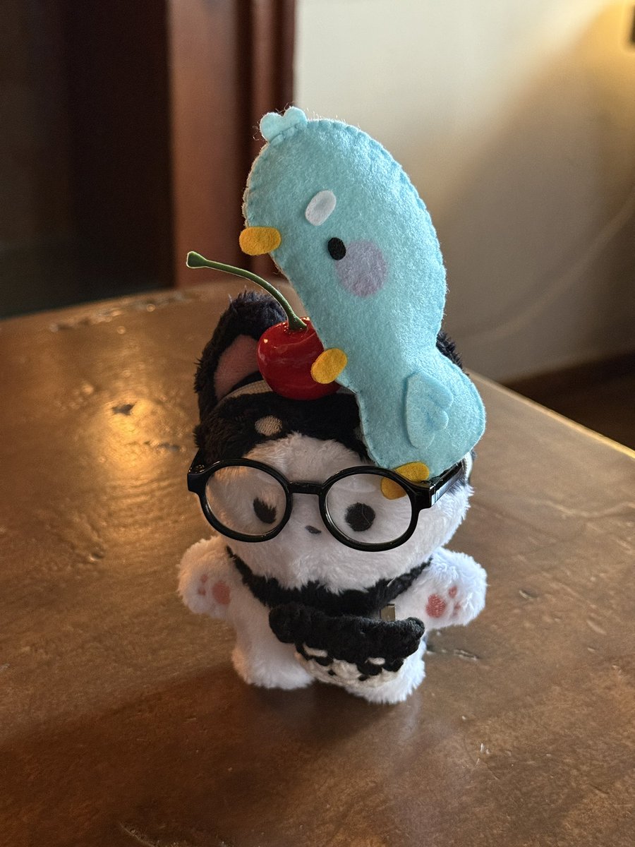 횐이들 모두가 금손핸바의 작품을 봐줬으면
오늘 찍으려고 만들었다는 롱입맹넌을 봐줬으면