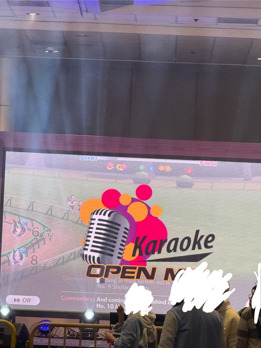 SilicosisNotET's tweet image. WTFFF IM AT A CON RN AND THEYRE PLAYING UMA MUSUME ON THE BIG STAGE?????
*ACX2025