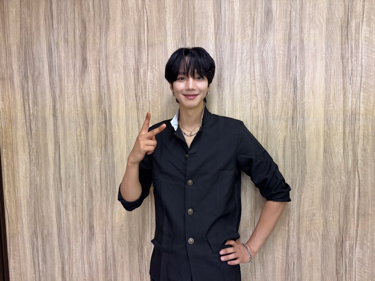 LYM_offcl's tweet photo. LIM YOUNG MIN Summer vacation in osaka
팬미팅 끝!!! 응원해 주신 모든 분들 감사합니다❤️
다음 도쿄에서 만나자😍
#limyoungmin #임영민 https://t.co/1XqP4eiAZA