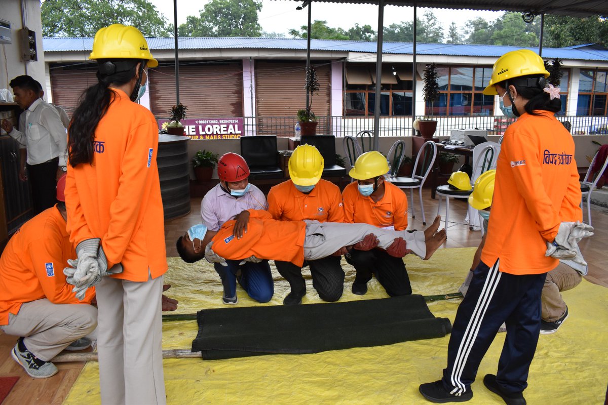NDRRMA_Nepal's tweet image. विपद् स्वयंसेवक परिचालन आधारभूत तालिम पाठ्यक्रम, २०८१ बमोजिम सुर्खेतको वीरेन्द्रनगर नगरपालिकामा ७ दिने विपद् स्वयंसेवक परिचालन आधारभूत तालिम यही साउन २ गतेदेखि सुरु।
नगर प्रहरी, DEOC, LEOC, CDMC, महिला स्वयंसेविकाहरु, स्थानीय समाज सेवीहरू गरी २५ जनाको सहभागिता।