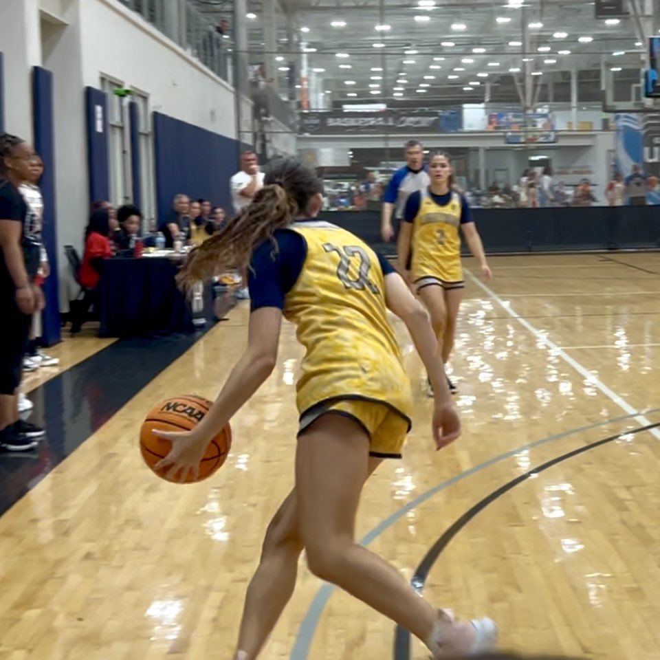 zoey_henry15's tweet photo. Game @ 8:05, Court 10 at Manheim Spooky Nook! @dmelious @CJ_Henry24 @stella_ziogas @ToddZiogas @HopeZiogas @giadaceletti @Sophie_e33 @mariaribeiro_13 @Lauren_hoops #teamlightning #henrytwins https://t.co/IHF5xJfavm