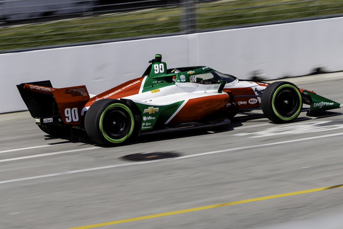 AnthonyToderian's tweet photo. #hondaindy practice day 2. There’s only one spot on the track where non-media can try to get a shot of cars without fencing in the way. It’s on the far right side of turn 11. If you’re fast enough, you can get some shots of cars coming out of the pit crossing the gap in fencing. https://t.co/tYpWqwrwIa