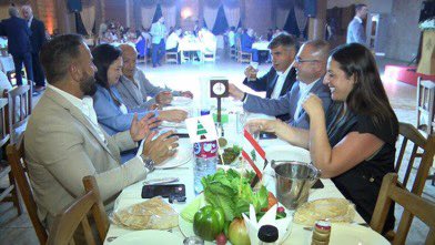 selimelsayegh's tweet image. من عشاء كفرذبيان: اسألوا نواب منطقتكم من وقّع عريضة اعطاء الحق للمغترب باختيار نواب لبنان ومن امتنع ولماذا؟
kataeb.org/articles/sl-20…