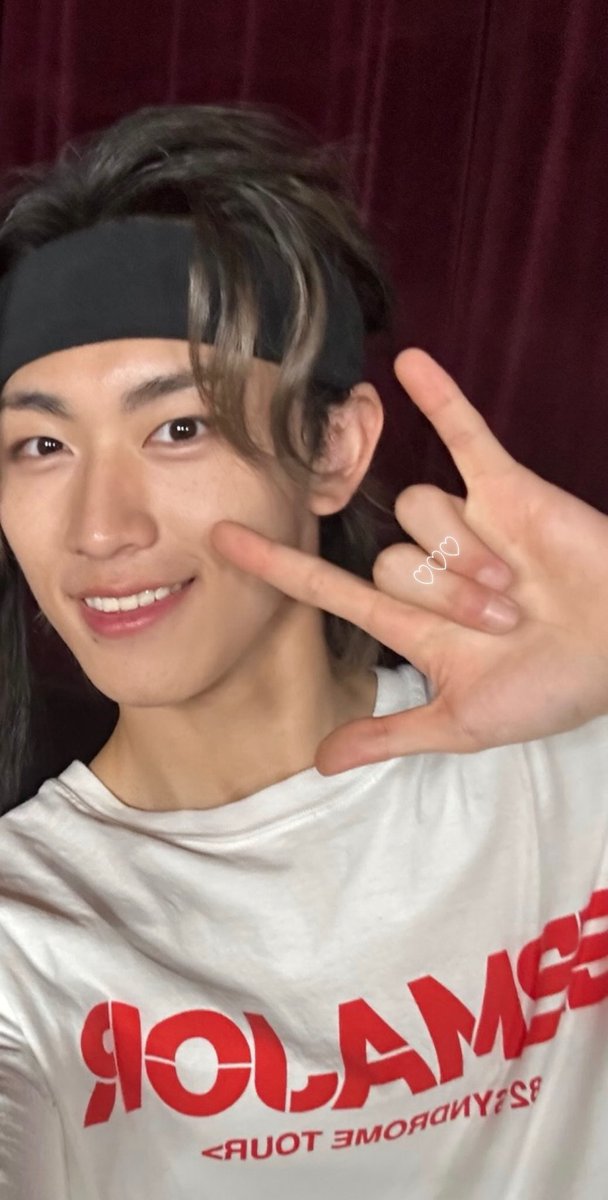 _pp1215's tweet image. LA에서자꾸귀여운게날아옴 . . 🪽