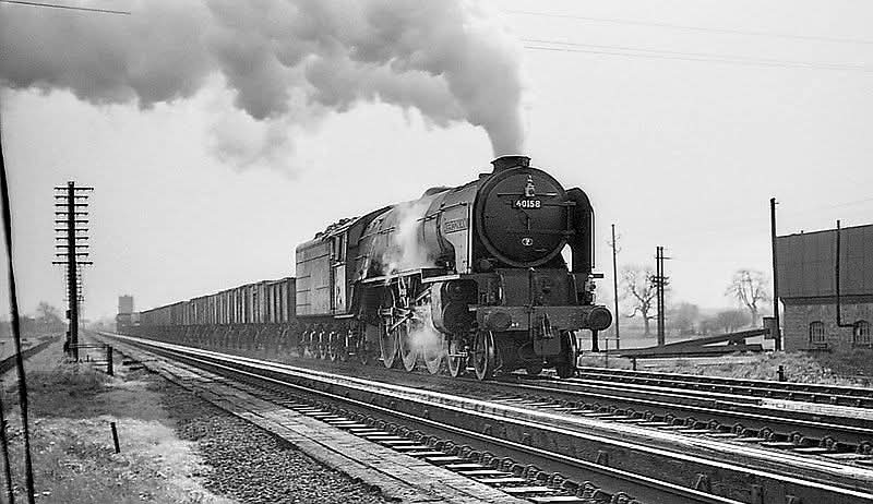 adipullenLNER's tweet image. A1 60158 Aberdonian  is seen speeding North with a rake of mineral wagons over Muskham troughs on the 4/5/63 
📸 Neil Smedley