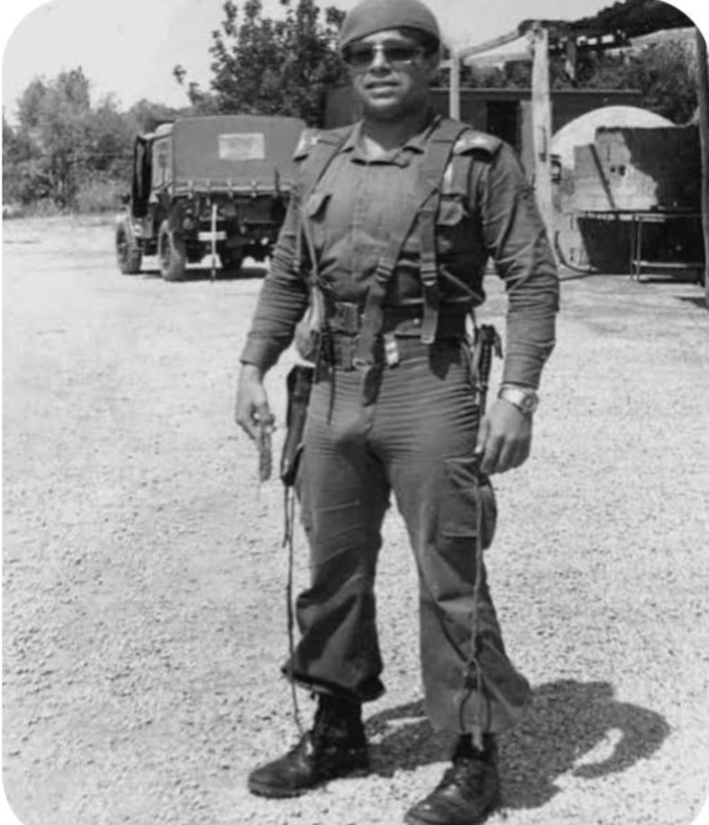 20 Temmuz 1974  Kıbrıs Barış harekâtında bir Tük Askeri 🇹🇷

Tanrı, biz Türk'e her açıdan çok cömert davranmıştır..💪🇹🇷🇹🇷👇😎