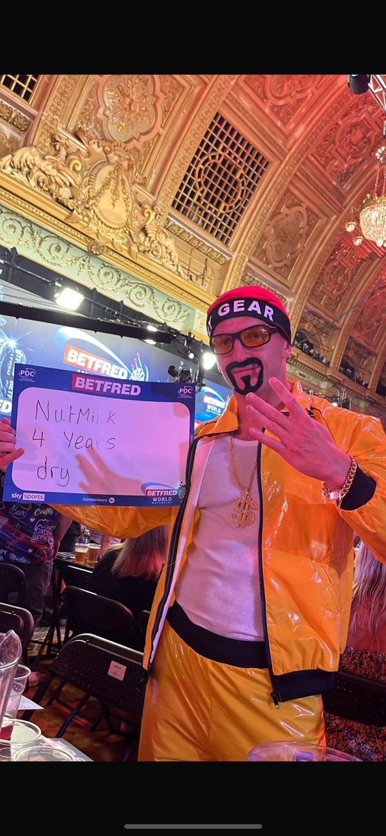 The skipper at the darts tonight, congratulations to our friend Brockers on the milestone 👍🏻 UTO