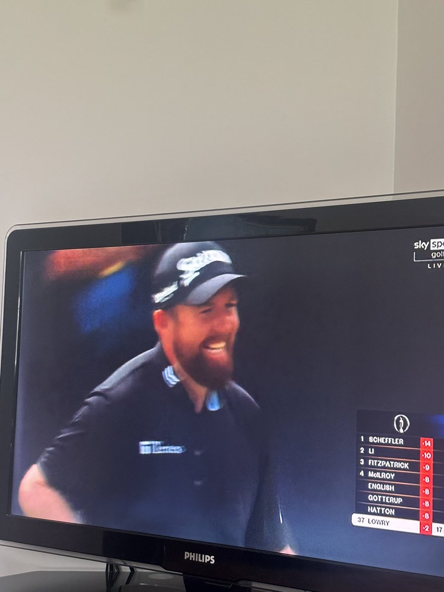 Par is in ✅
It is a brilliant -5 66 from Shane in the final round off The 153rd Open Championship ☘️☘️
Shane finishes the week at -2 and currently tied 39th but will drop a few places.
Brilliant round <a href="/ShaneLowryGolf/">Shane Lowry</a> ☘️☘️👏🏼👏🏼