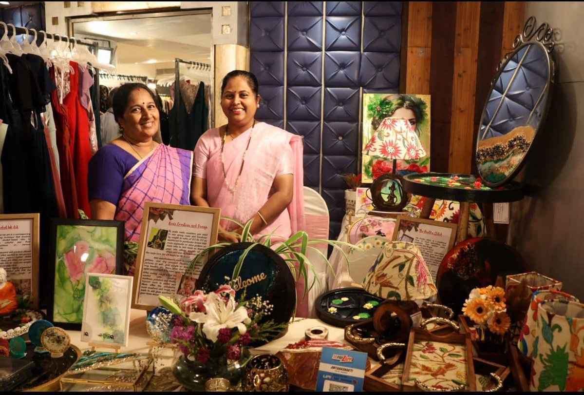 IaSouthern's tweet image. "स्वावलंबन से सशक्तिकरण"
The Ensemble Exhibition – organised at #TheResidencyClubPune was visited by Regional Vice President #AWWA , Mrs. Punita Jain.
In the exhibition, AWWA proudly showcased their talent of the Entrepreneurs through a dedicated corner of Dakshini Darpan : an…