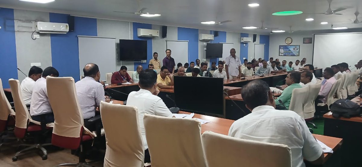 दिनांक 18.07.2025 को श्री रौशन कुशवाहा जिला पदाधिकारी, समस्तीपुर की अध्यक्षता में CMR आपूर्ति की समीक्षा बैठक की गई |

<a href="/DrPremKrBihar/">Dr. Prem Kumar (मोदी का परिवार)</a>
<a href="/RCS_Bihar/">Registrar,Co-operative Societies, Bihar</a>
<a href="/IPRDBihar/">IPRD Bihar</a>
#BiharCooperativeDept 
<a href="/MinOfCooperatn/">Ministry of Cooperation, Government of India</a>
#IYC2025
#SahkarSeSamriddhi