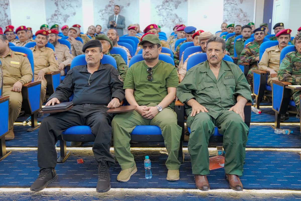 الرئيس الزُبيدي يرأس اجتماعاً موسعاً بالقادة العسكريين والأمنيين الجنوبيين
#عدن_المستقلة #AIC