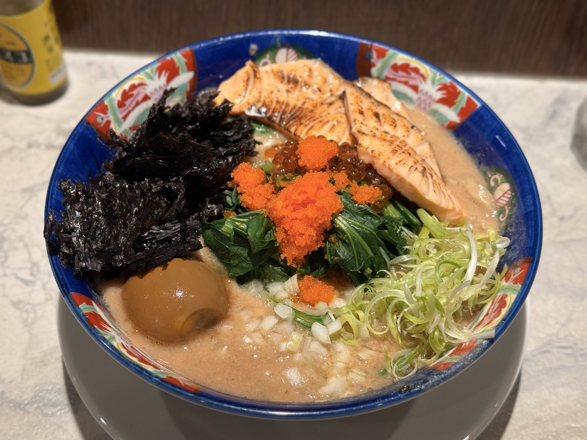 上次是海膽，這次換鮭魚
個人比較偏好鮭魚，海膽吃不習慣

—— 火山湯海