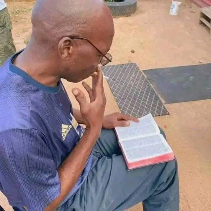 I don finally read Goliath side of the story, them never shout "war start" David rush go throw stone😩😂
Is that not cheating?