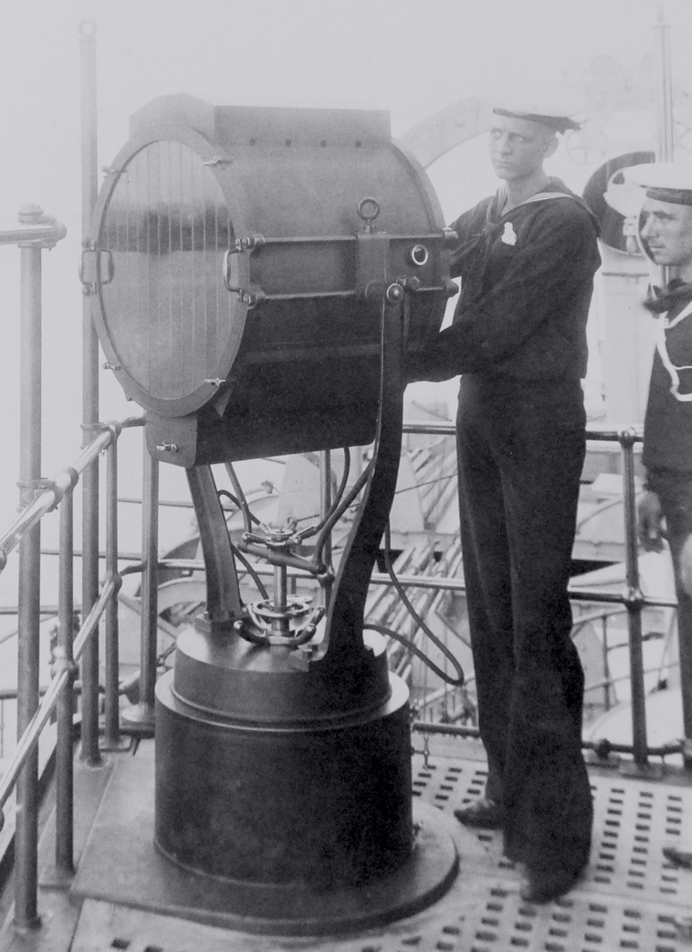 DramaWarship's tweet image. Date: Fall 1898. Location: New York City, NYC, USA. Event: Berthed in the Brooklyn Navy Yard, battleship Massachusetts of the USN Atlantic Fleet shoes her new 20″ General Electric search light with a signal function. Current status: Hull at 30°17′49″ N, 87°18′43″ W, depth of 5 m.