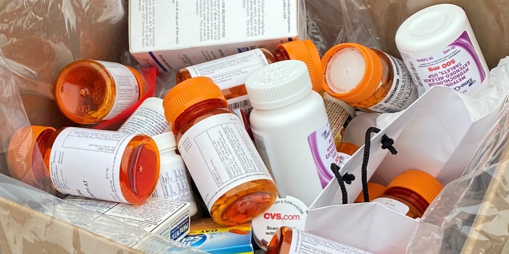 DEAOmahaDiv's tweet image. Fun day, #Sunday! Clean out those cabinets and toss out those expired prescription medications. Locate a year-round collection site near you and help make your home a safer place: apps.deadiversion.usdoj.gov/pubdispsearch/…