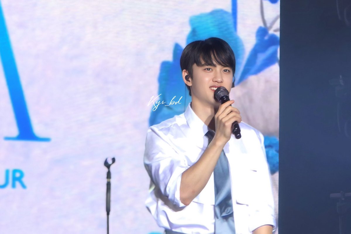 <a href="/EO_CASTLE/">EO Castle</a> <a href="/HAPPlNEST/">Hyo Lin #HanSoheeBirthday</a> “Selamat malam. Selamat datang di acara pernikahan Arthur Michael (@DMCHANSIK93) dan Chloisa Coraline (<a href="/YOUJUNGKlM/">Yoojung ❃</a>),” sambut Dario.

“Perkenalkan, saya Darioush Kahayl, bersama rekan saya, Zelline ZaoLdyeck, yang akan memandu jalannya acara malam hari ini.”

#ChloArtVows