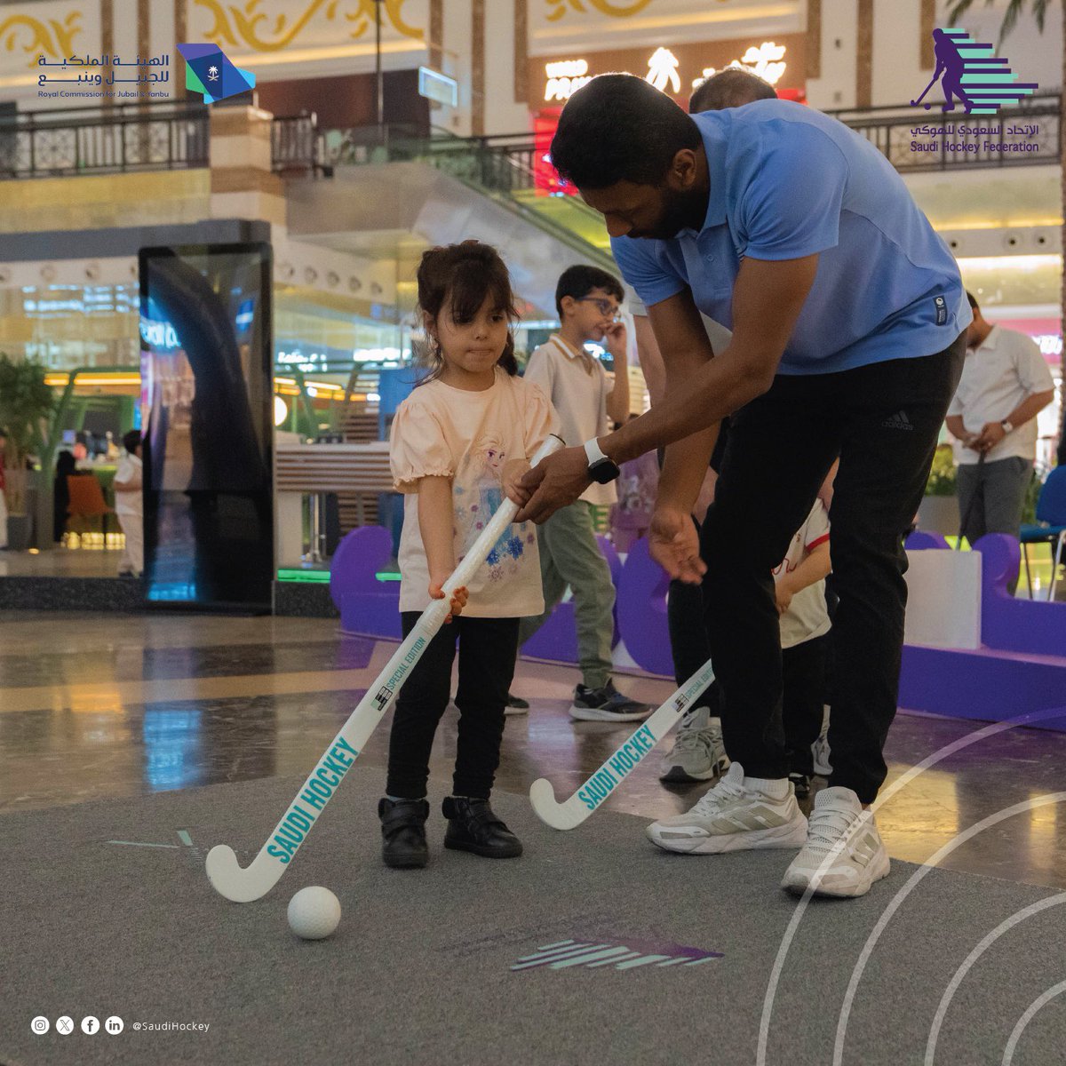 سعدنا بمشاركتنا بجناح تفاعلي لرياضة الهوكي في غاليريا مول، ضمن تعاون مميز مع الهيئة الملكية للجبيل وينبع <a href="/RCJY_Jubail/">الهيئة الملكية بالجبيل</a>🤝
الفعالية شهدت تفاعل كبير من الزوار، والكل عاش أجواء الهوكي بطريقة ممتعة ومليانة حماس🏑🔥

شكرًا لكل من حضر وشاركنا التجربة!🤩💜

#الاتحاد_السعودي_للهوكي
