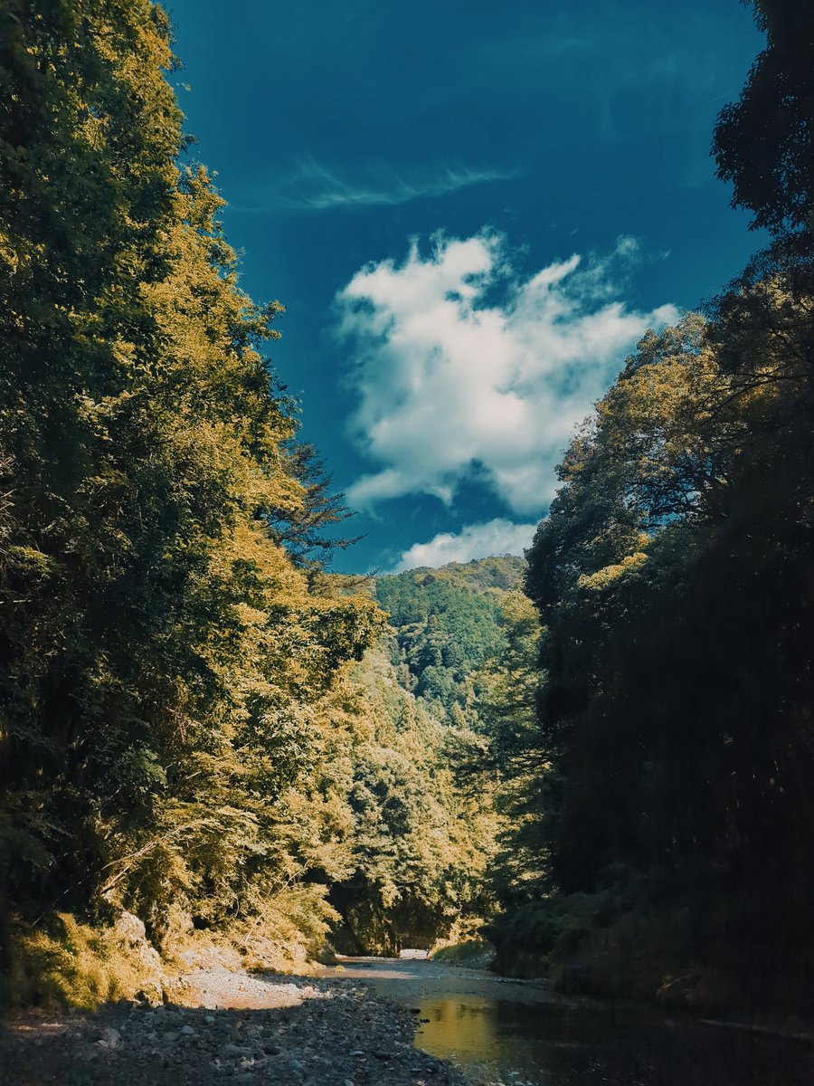 朝六時の秋川渓谷
まだ人が居なくてめちゃくちゃキレイ☺✨️　このあとお昼前はどえらい事になってましたwww
#キャンプ好き女子 #メガネ女子　#登山好き女子　#秋川渓谷