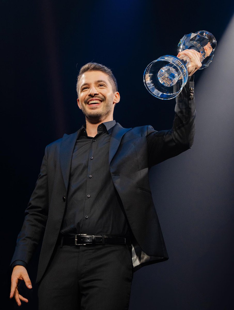 EdoardoArpaia's tweet photo. L’illusionista modenese Francesco Della Bona ha vinto il Campionato Mondiale della Magia FISM ITALY 2025. Riconoscimenti importanti anche per Alberto Giorgi & Laura, Niccolò Fontana, Francesco Fontanelli, Piero Venesia e Starman.
https://t.co/yp0AW3mnWU
#mastersofmagic #torino https://t.co/hlN6gLOJDT