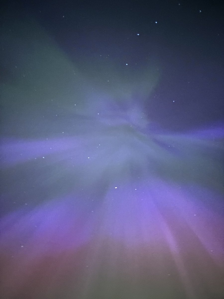 astro4pics's tweet photo. Aurora borealis https://t.co/3PYTdMB51P