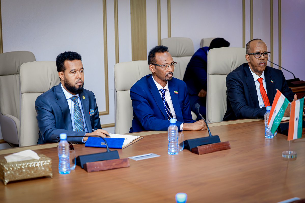 Presidencysl_'s tweet image. Somaliland: President Irro Engages Arab-African Economic Council on Investment and Cooperation
Press Statement
Hargeisa – 20 July 2025
His Excellency Dr. Abdirahman Mohamed Abdillahi (Irro), President of the Republic of Somaliland, today received at the Presidential Palace a…